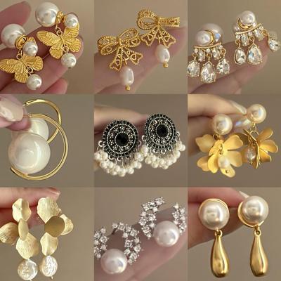Gümüş İğne Kelebek Suni İnci Saplama Küpeler: Kadınlar için Retro, Çok Yönlü, Moda Yüksek Kaliteli Takılar.
