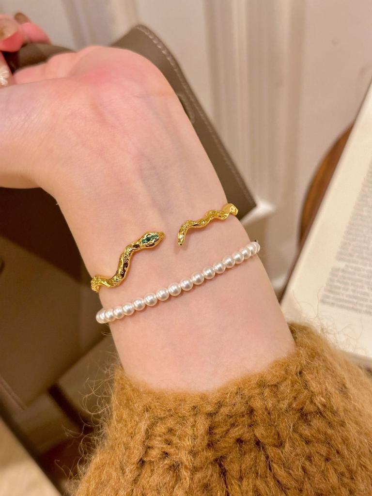 Hot Selling Retro Zodiac Snake Bracelet 2024 New Retro Palace Style Super Heavy Industry Small Gold Snake Bracelet