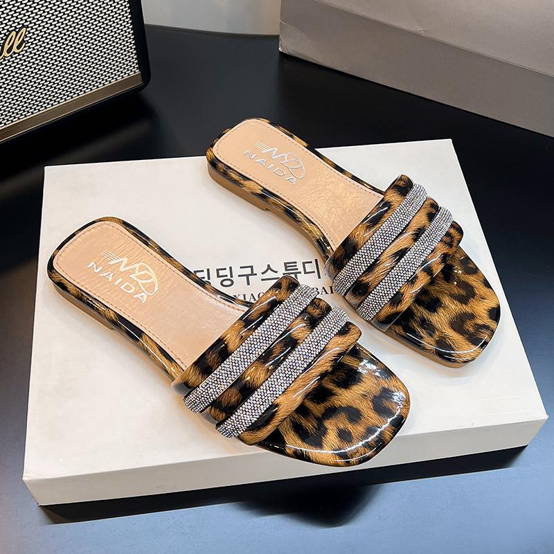 Mode Damen Sandalen Flache Pantoletten Schuhe Neu Sommer Luxus Kristall Gürtel Lässige Hausschuhe Leopard Designer Strand Damen Schuhwerk Große Größe
