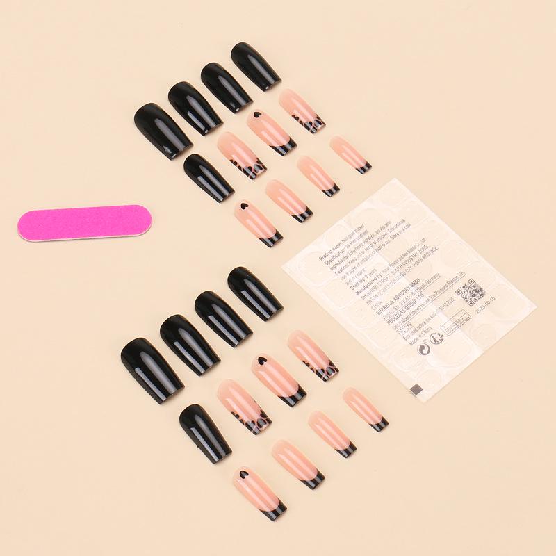 Europäische & Amerikanische Schwarzes Herz Französische Nagelkunst - 24 Tragbare Stücke