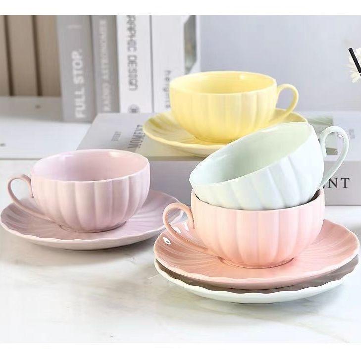 Kreative Kürbis-Kaffeetasse Ohrhänger Neues Keramik-Tassen- und Tellerset Kleines Designgefühl Zuhause Fee Tasse und Schale