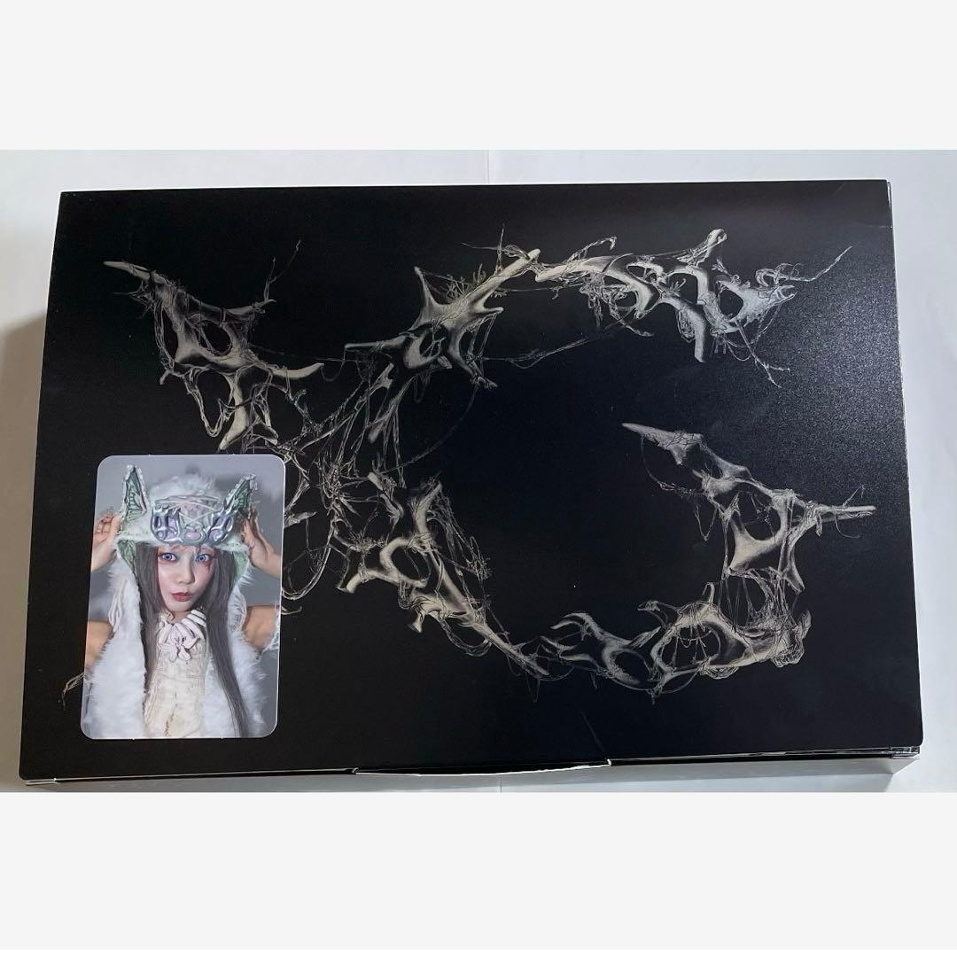 

[USED] XG 2nd mini album AWE XG ver hinata with trading card