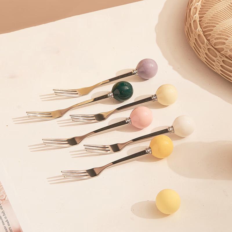 Набор керамических вилок для фруктов и держателя в виде медведя в кремовом стиле