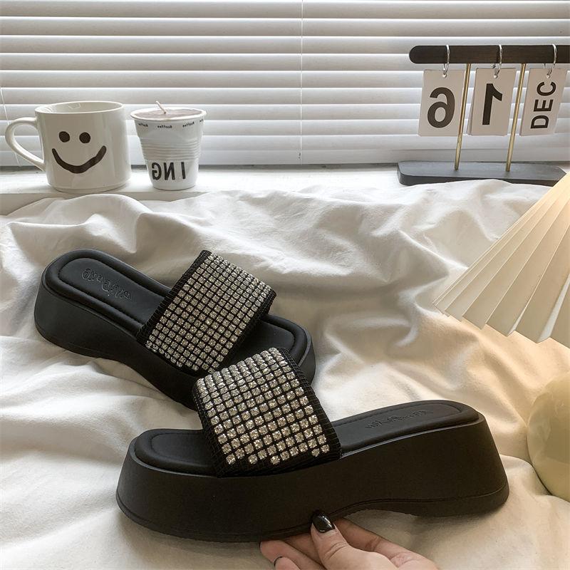 Thick-soled heightening word with slippers women's summer wear rhinestone muffin shoes 2025 slope heel fashion sandals women's shoes