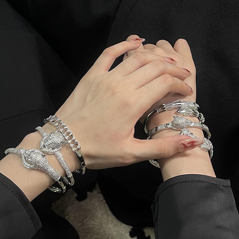 Luxury Overweight Full Diamond Zircon Green Eyes Leopard Opening Bracelet Series Banquet Accessories High-End Personality Bracelet