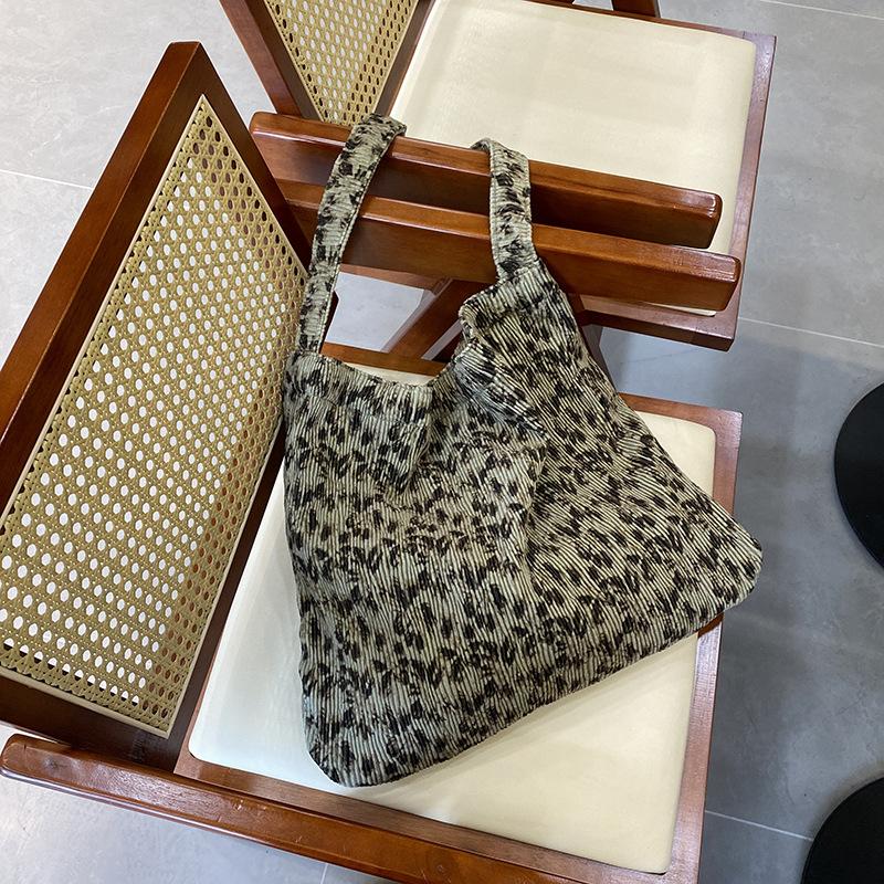 

Fashion Versatile Women s Shoulder Bags Commute Leopard Print Ladies Shopping Tote Simple Portable Pleated Female Handbags Purse