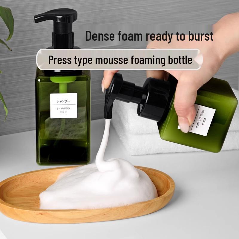 Pěnová láhev na pěnu, šampon, sprchový gel, čisticí prostředek na obličej a mýdlo na ruce.