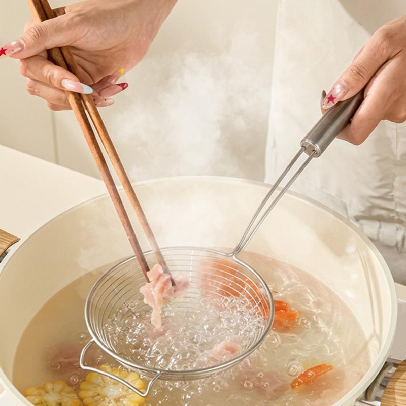 Long Handle Skimmer Spoon Stainless Steels Spiders Wire Strainer Ladle with Hook for Boiling Noodles and Hot Pot Serving in Kitchen Use