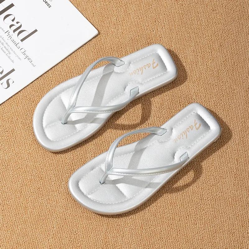 Fashion Summer Comfortable Beach Flip Flops for Women Lightweight Soft Sole Flat Slippers Woman Fashion Silver Clip Toe Outdoor Slides