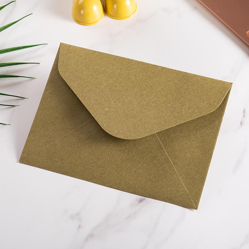 Cashmere Lined Envelopes: Special Paper for Invitations, Postcards, and Retro-Style Triangular Designs