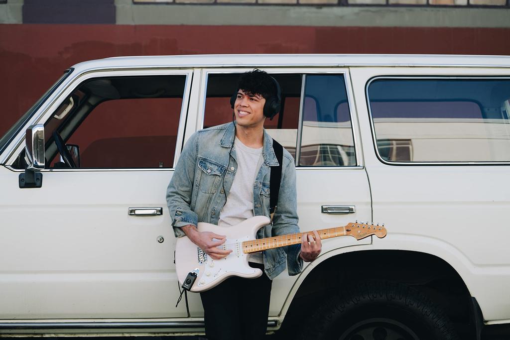 Fender MUSTANG™ MICRO Guitar & Bass Headphone Amplifier, Black