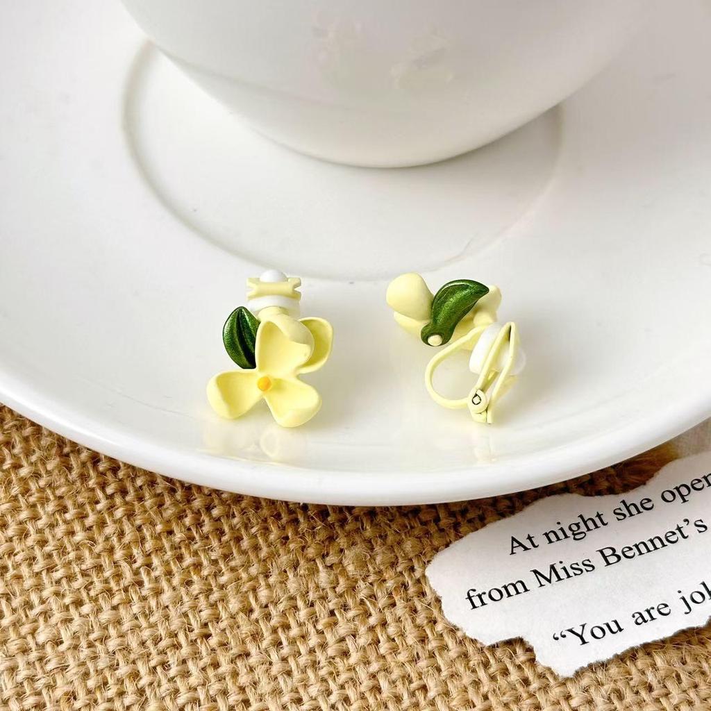 Korean Xiaoxiang Love Heart Earrings: High-End Summer Sweet Design with Niche Oil Drop Accents