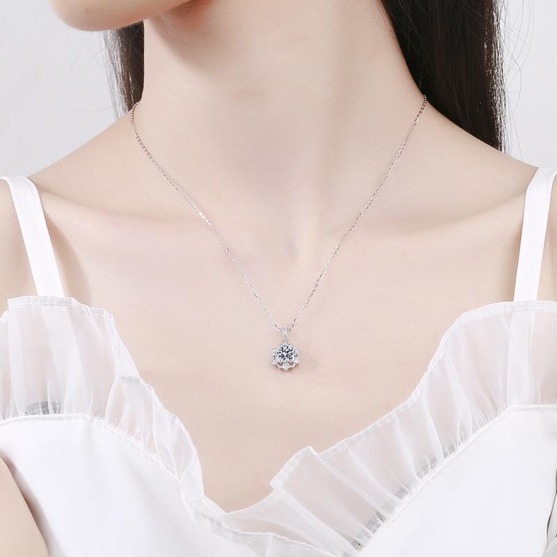 Tancise S925 Sterling Silver Moissanite Luxury Personality Pendant Necklace Women's Classic Tide Necklace Necklace Party Gift