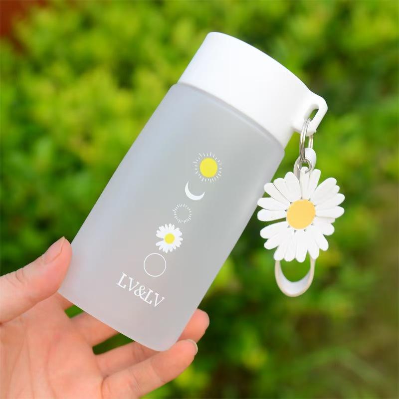 Plastic cup 480ml, cup of water, creative, outdoor, transparent ,cup tea travel cute chrysanthemum pattern,Easy to carry