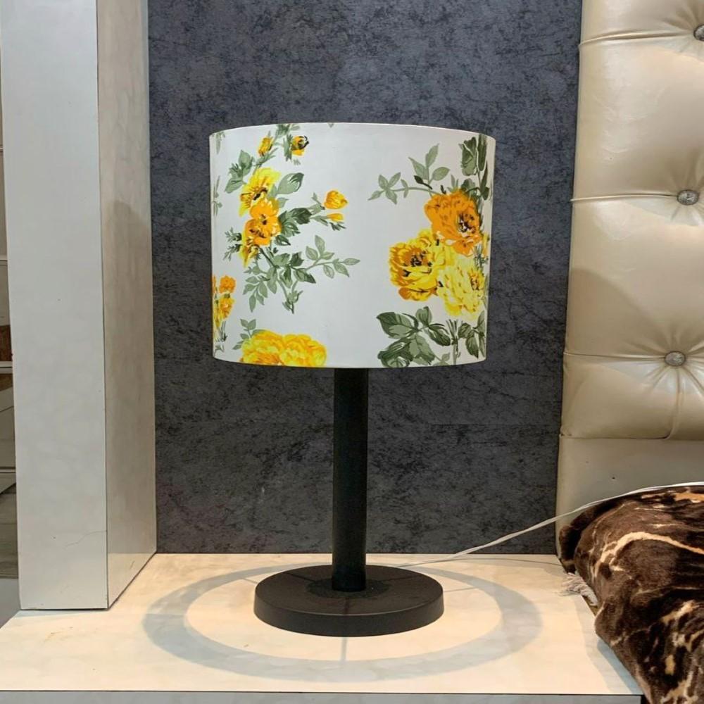

Bedside Desk Lamp – Ruby Radiance, Interchangeable Shade Colors, Black Base анти-flash білого кольору