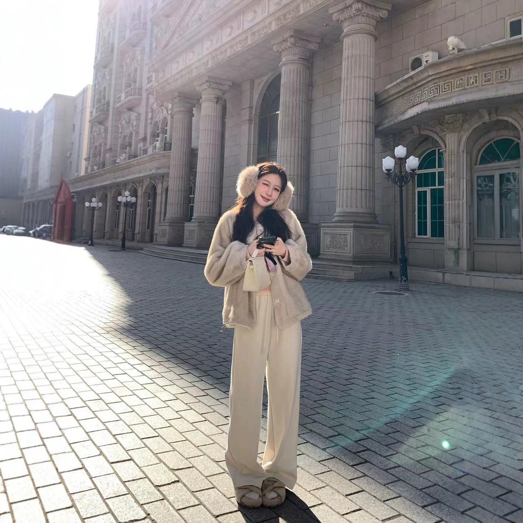 The new Haining environmentally friendly fur coat gold mink fleece is popular this year, and the fluffy coat is fashionable autumn and winter women's