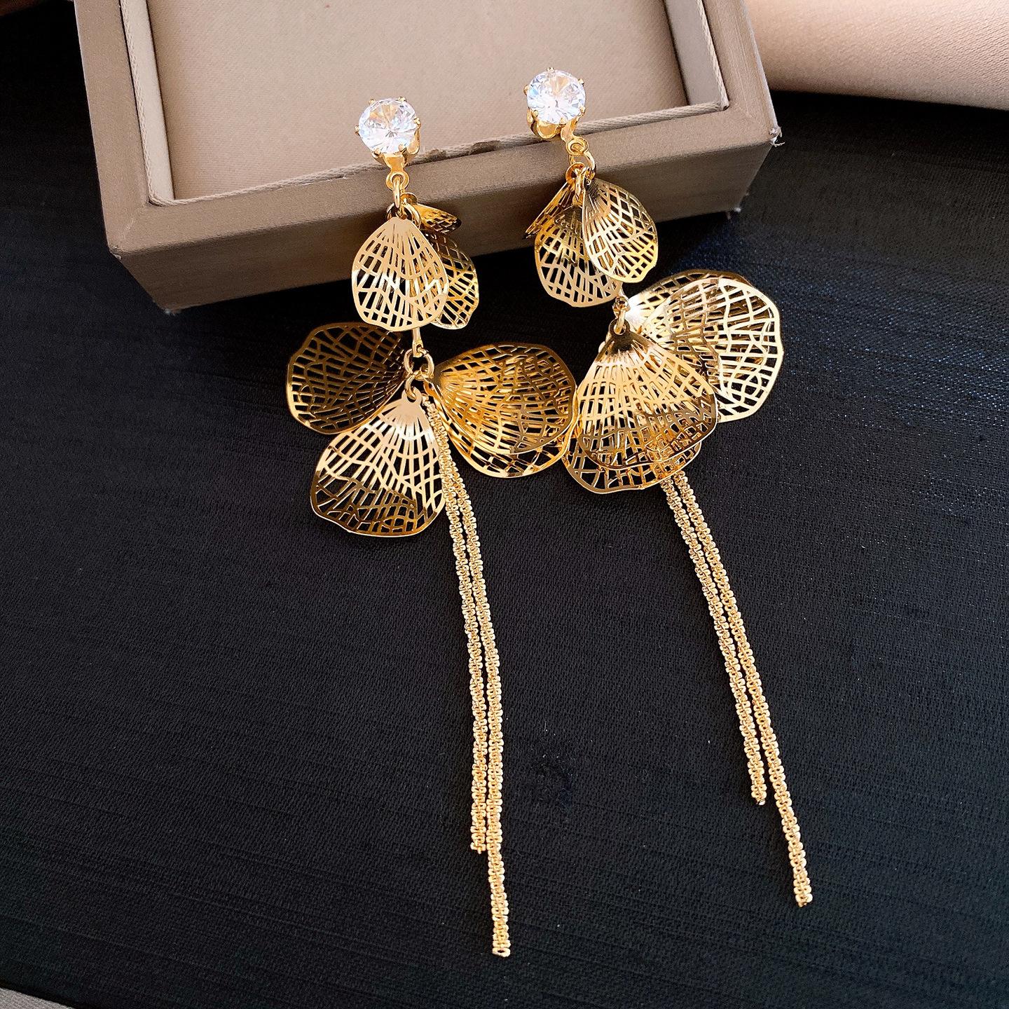 European and American zircon hollow flower fringed earrings, stud earrings, fashionable exaggerated earrings, women