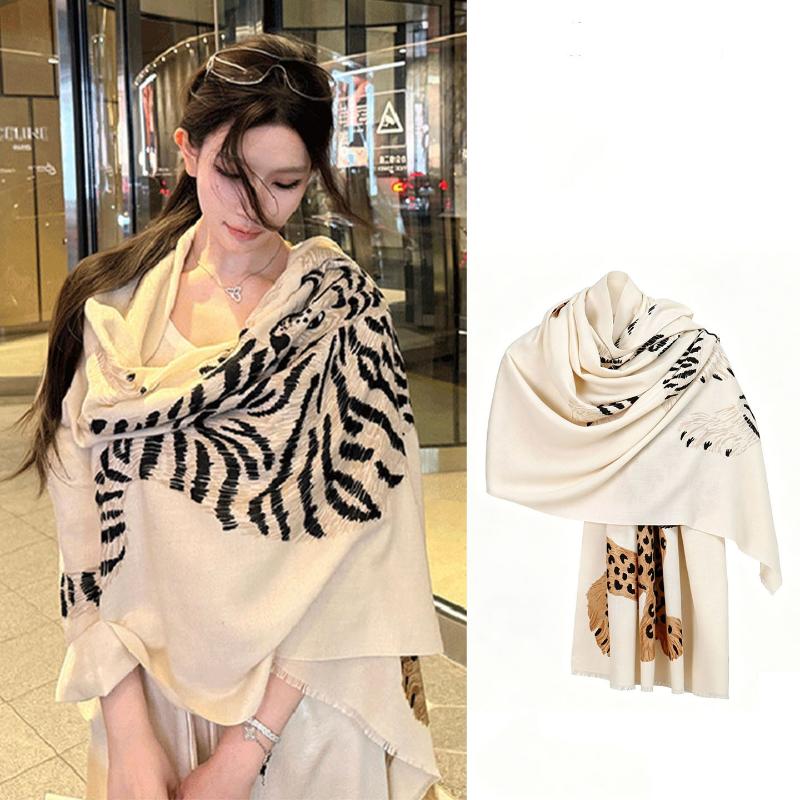 Luxury Women Scarf Leopard Tiger Print Scarf Soft Shawl Vintage Animal Scarf Oversized Breathable Neck Scarves Daily Outfit