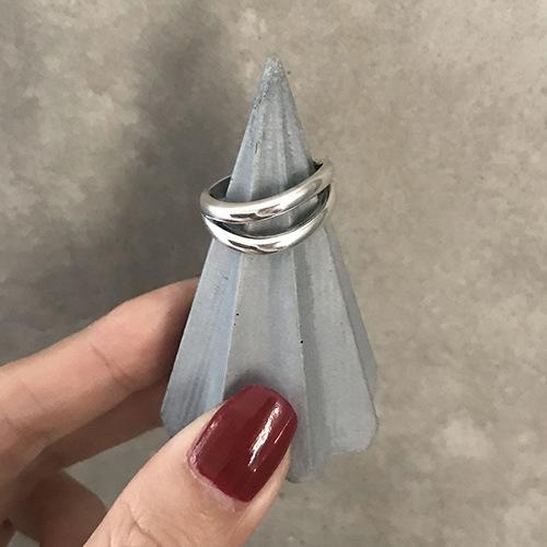

Sterling 925 Eyecatching Silver Womens Ring In Contemporary U Shape Design With Dots Polka J584 Silver