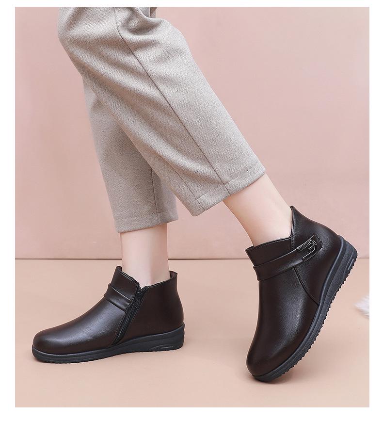 Mom's Winter Velvet-Lined Non-Slip Short Boots: Soft-Soled Leather Snow Boots for Middle-Aged & Elderly Women