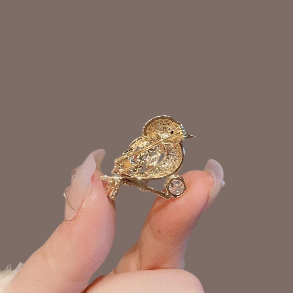 Elsterbrosche: Elegante und süße Vogel-Ansteckblume mit temperamentverbessernder Anti-Explosions-Nadel für Kleidungszubehör