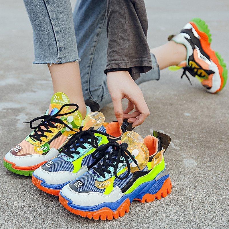 12 deportivas blancas (grandes y con suela ancha) que marcan tendencia esta  primavera