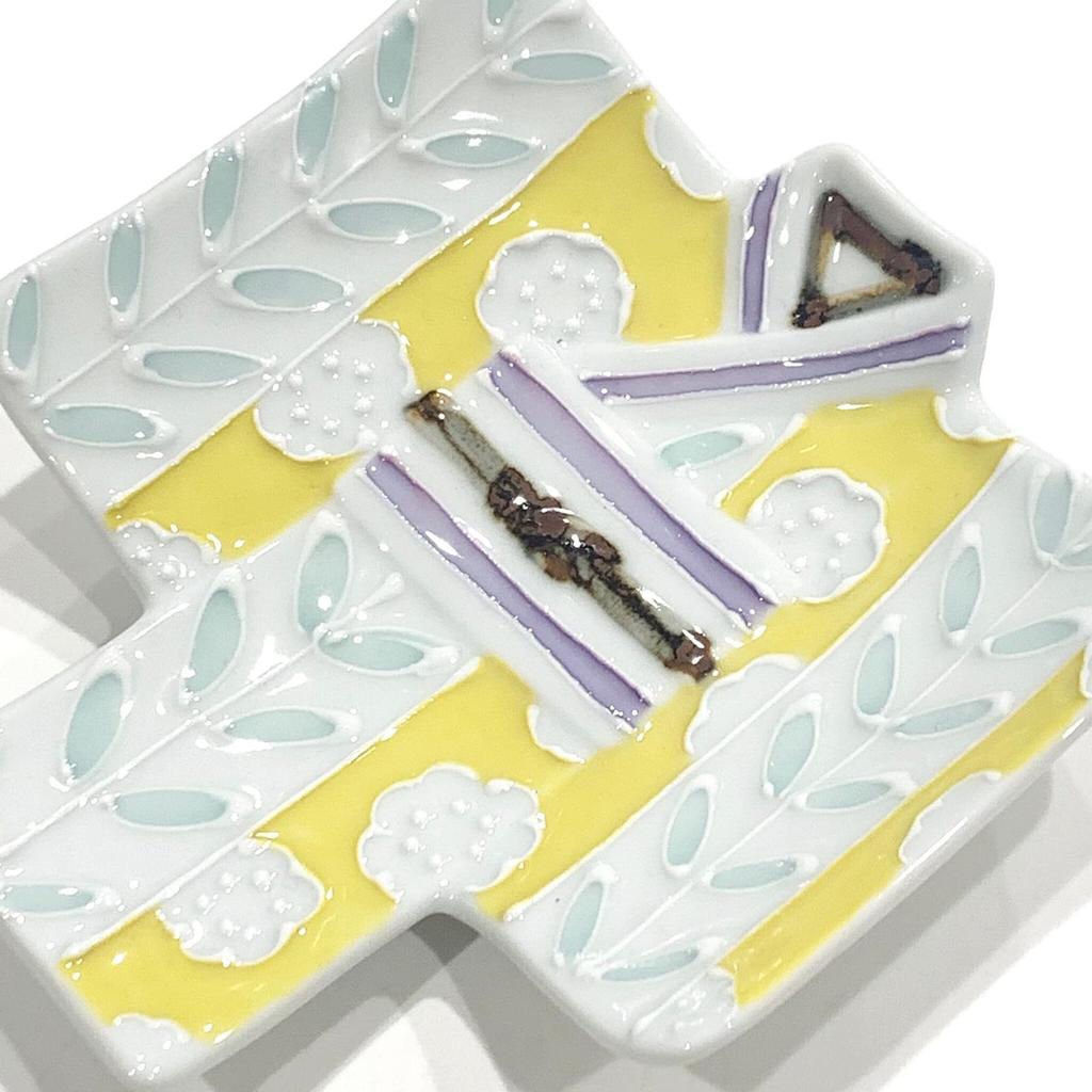 24to3 Kimono-Shaped Plates, Hand-Painted Ichinen Flower Kimono Individual Plates with Floral Pattern