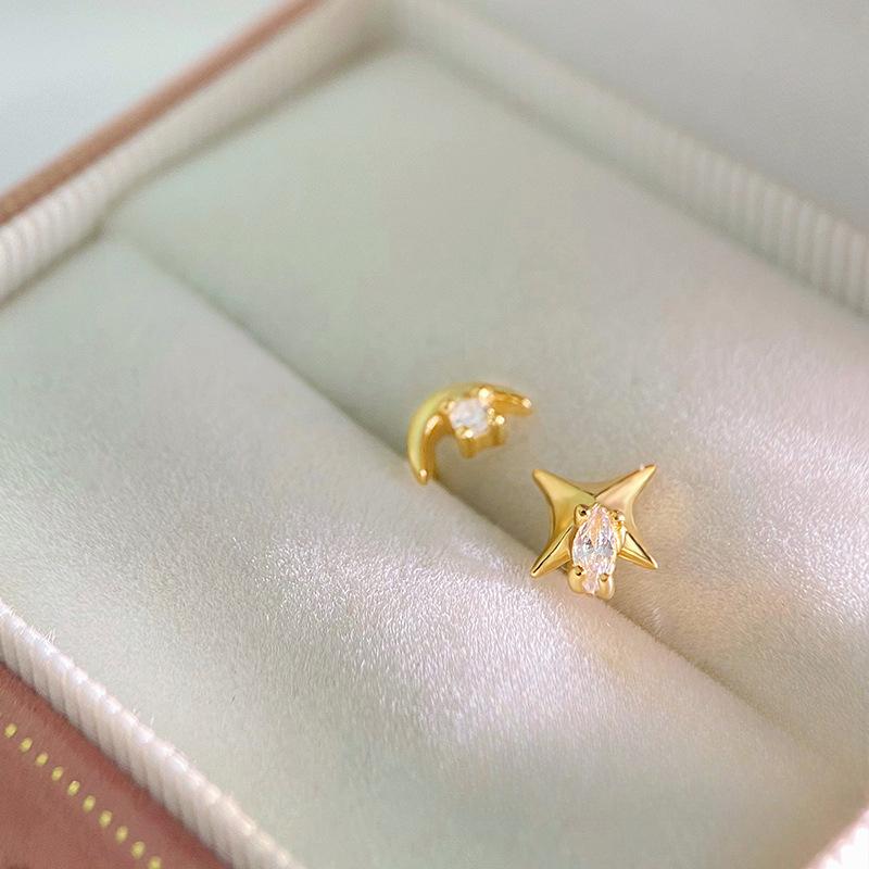 

Модные асимметричные серьги со звездами и луной для женщин, легкий роскошный нишевый дизайн