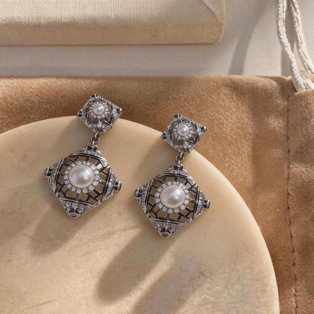 High-End Zirconia Pearl & Diamond Hollow Stud Earrings - French Luxury Vintage Style