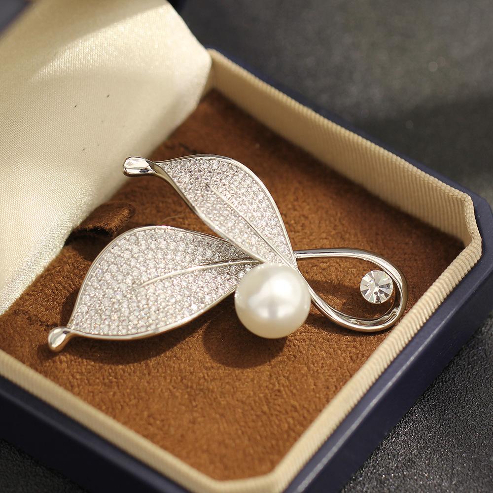 New Leaf Brooch Premium Light Luxury Inlaid Zircon Corsage Versatile Luxury Women's Accessories Fashion Accessories