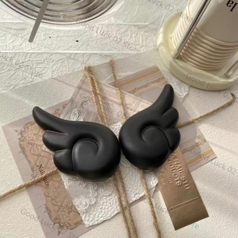 Мода 2025 Крыло ангела Декоративное отверстие oe Синее облако oe Лицо Аксессуар Черный Белый Съемный oe Цветок DIY Сабо Обувь чёрный