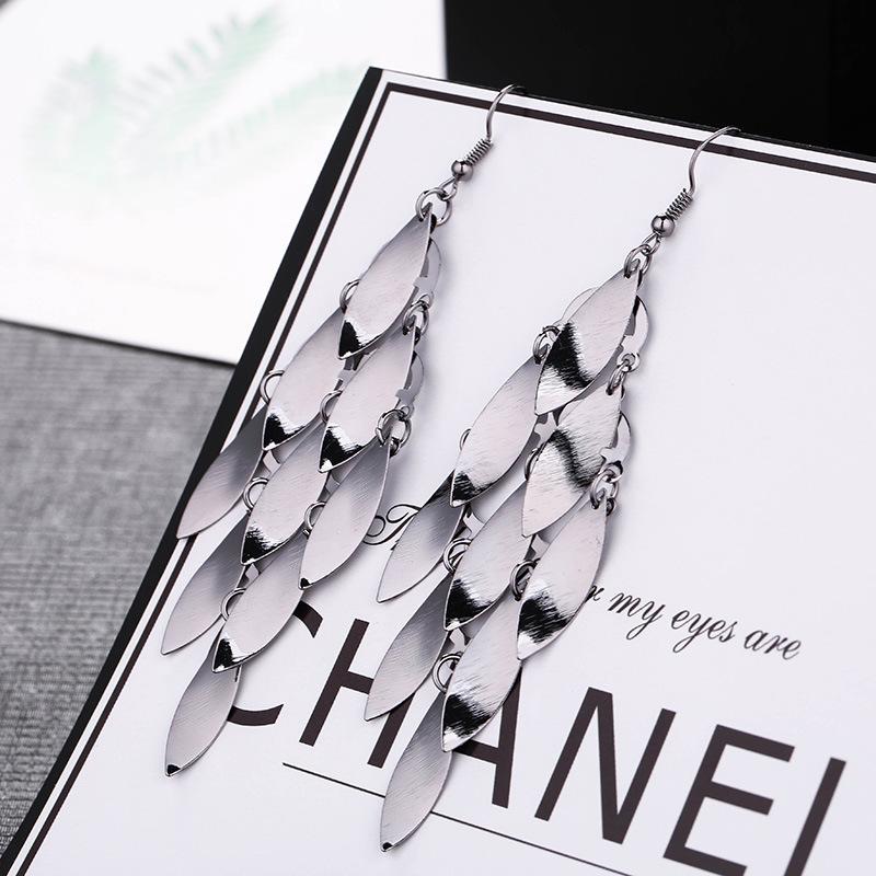 European and American Earrings, Fashionable Styles, Fashionable Metallic Exaggerated Tassels, Elegant Long Trendy Element Earrings and Pendants