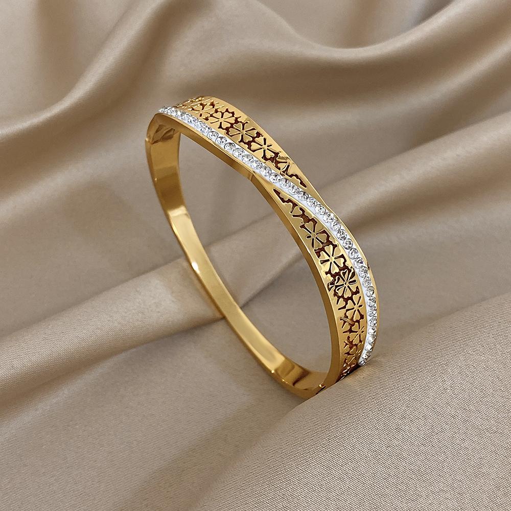New Hollowout Flowers Rhinestones Stainless Steel Cuff Bracelet for Women Men Y2K Gold-plated Waterproof Charms Jewelry Gifts