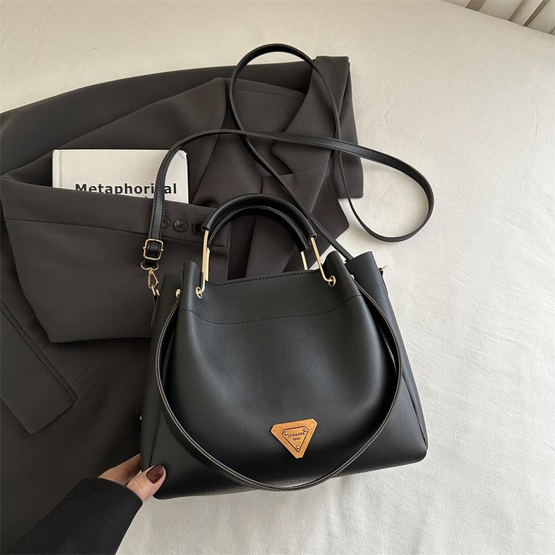 

Большая вместительная женская сумка 2025 года, новая летняя универсальная сумка-мессенджер, высококачественная сумка через плечо, модная сумка чёрный