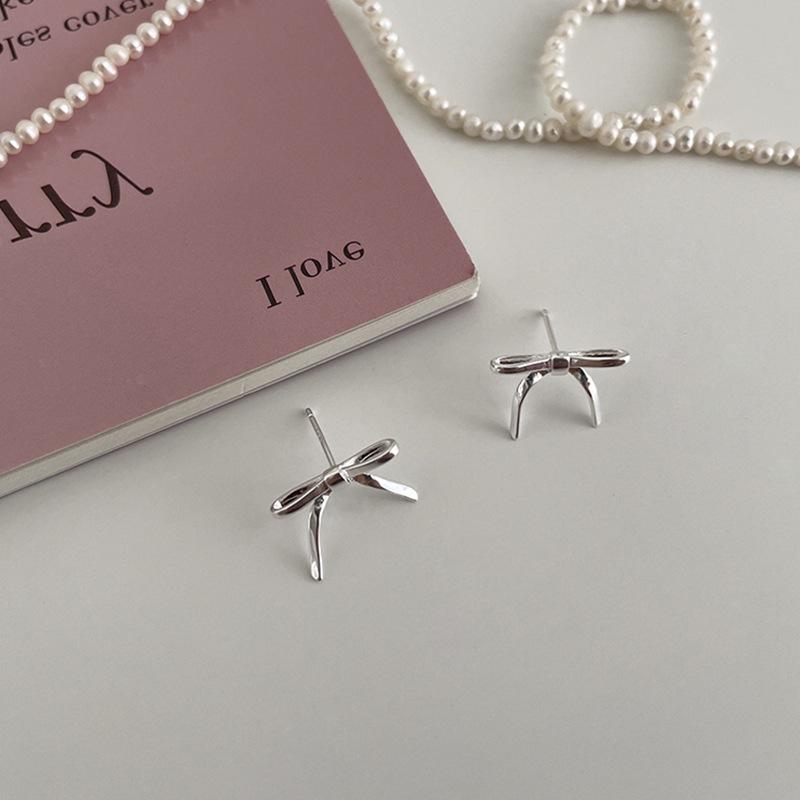 Niche Design Women's Bow Metal Stud Earrings - Simple, Fashionable, Versatile Ear Cuff Jewelry.