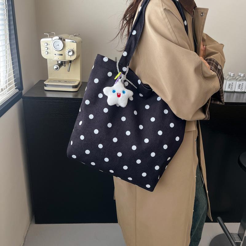 Small Fresh Literary and Leisure Love Foreign Style Shoulder 2025 Large Capacity Handbag Tote Bag Student Armpit Bag