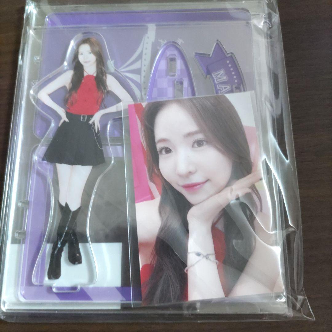 

[USED] NiziU Maya Photo Card Stand