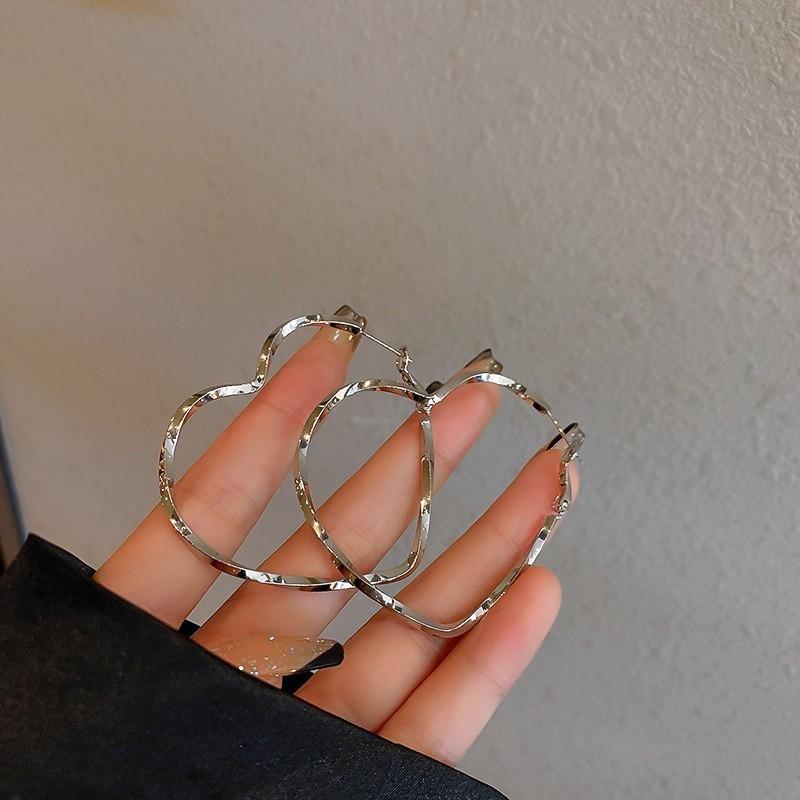 Silver Needle Diamond-set Geometric Circle Earrings Temperament Light Luxury High-end Earrings Personalized Design Cold Wind Earrings Wholesale