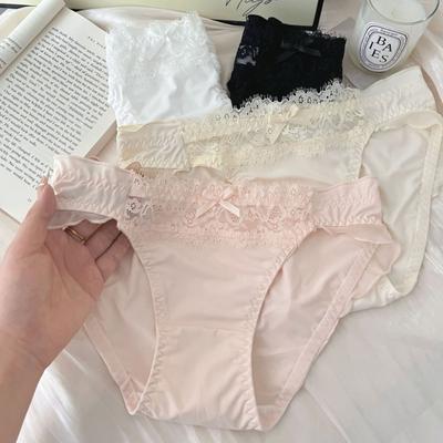 Chiloței – Bikini, brazilieni, hipsteri, slips și retro