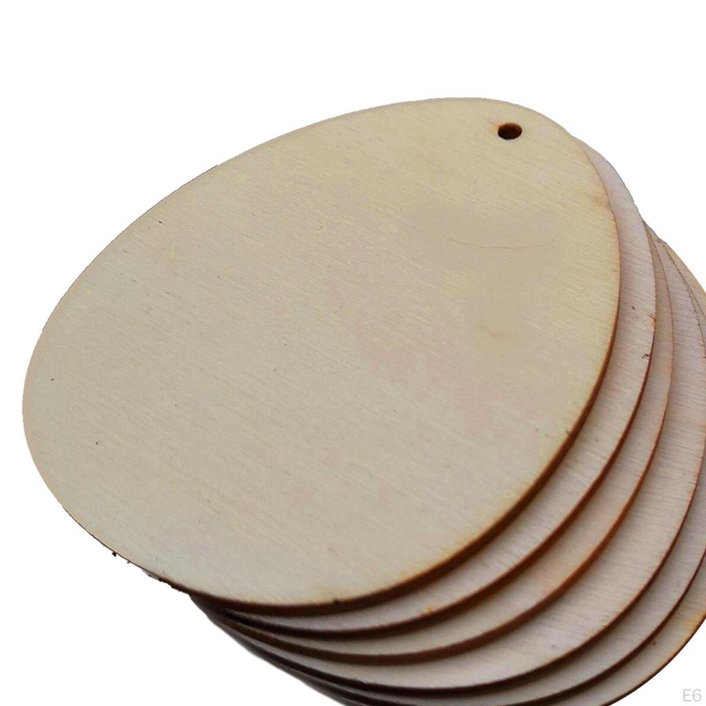 Bunte hängende Holz-Ostereier-Dekorationen