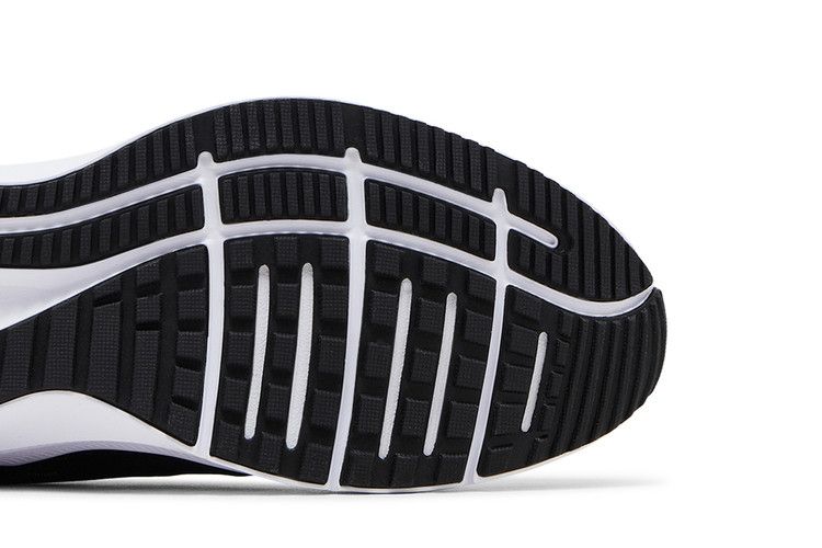 Nike Quest 4 'Black University Red'