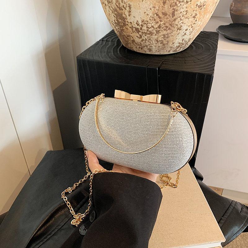 Simple New Spring Handheld Dinner Bag for Women's Beautiful New Fashionable and Personalized Niche One-shoulder Crossbody Bag