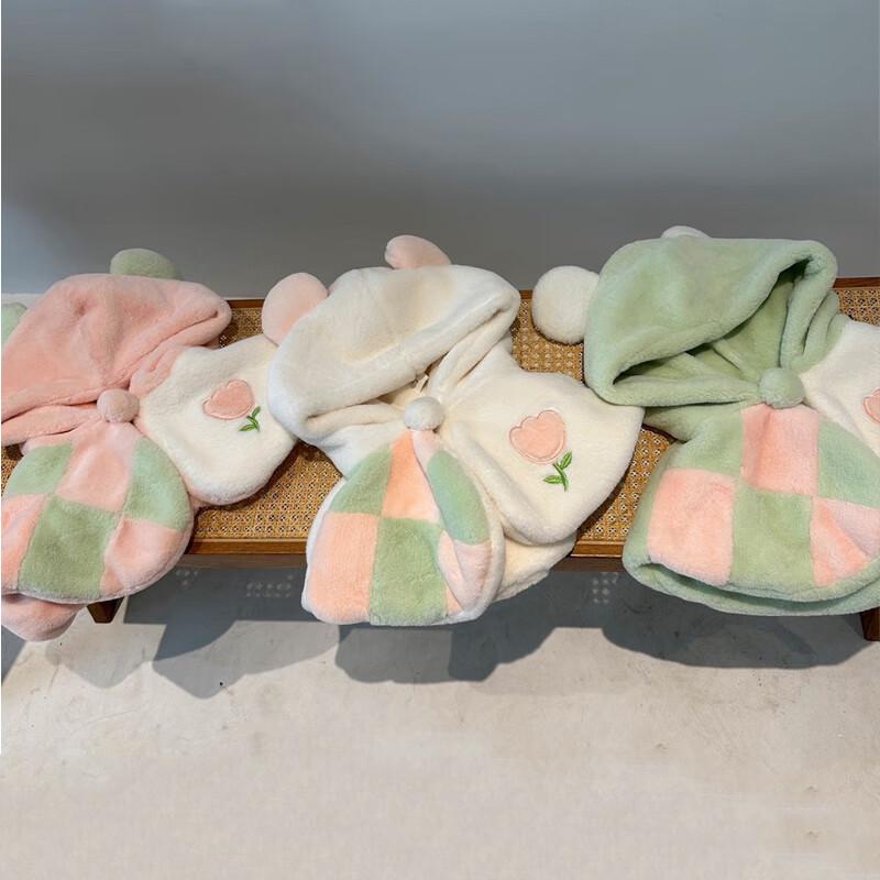 Плюшевый зимний комплект: шапка и шарф