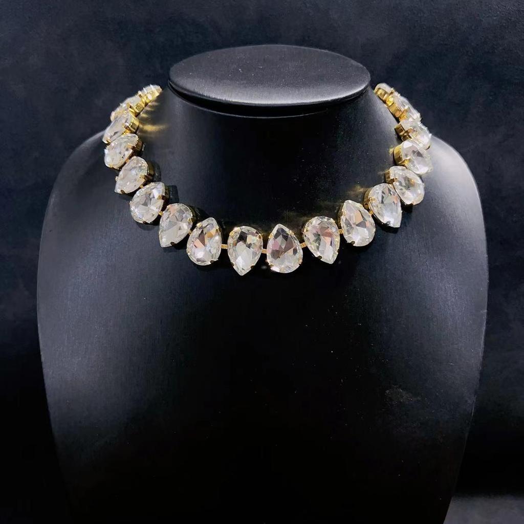 European and American Inlaid Diamond Crystal Teardrop Clavicle Necklace: Exquisite, Modern, and Unique Design