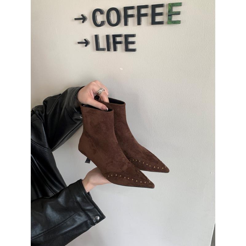 Pointed short boots women's retro autumn and winter new women's boots fashion thin heel boots rivet high heels fashion boots thin boots