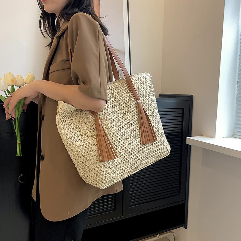 Luxusní designová slámová tkaná střapcová taška Tote, letní plážová taška pro ženy s velkou kapacitou, módní taška přes rameno