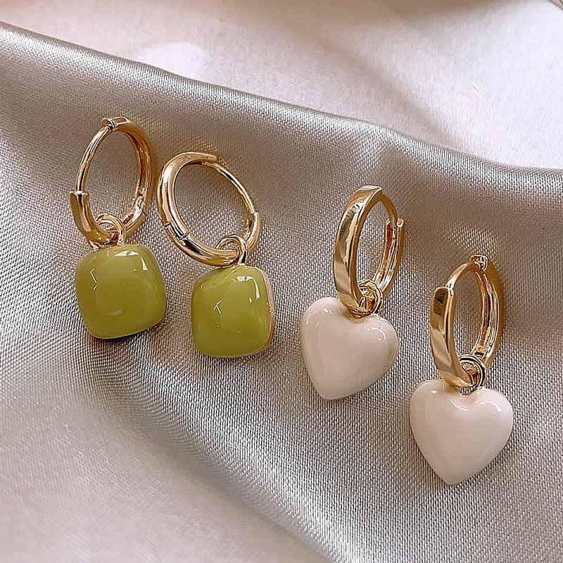 Simple Design White Enamel Heart Shaped Hoop Earrings For Women Elegant Sense Love Heart Gold Color Hoop Earring Jewelry