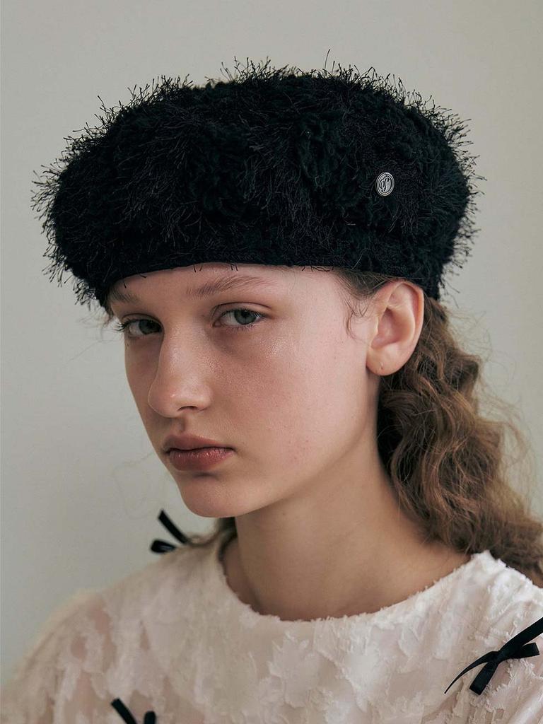 Poejidam Wavy Fringe Beret In Black
