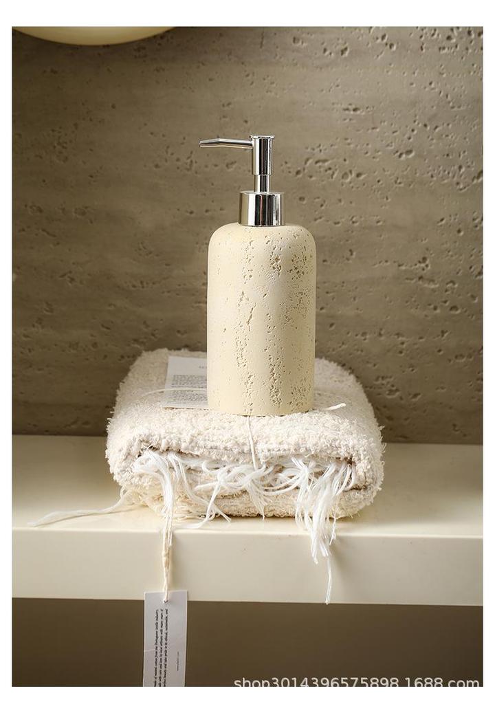 Set da Bagno in Pietra Wabi-Sabi: Bicchiere per collutorio, Portaspazzolino, Flacone per lozione, Diffusore, Portasapone e Vassoio.