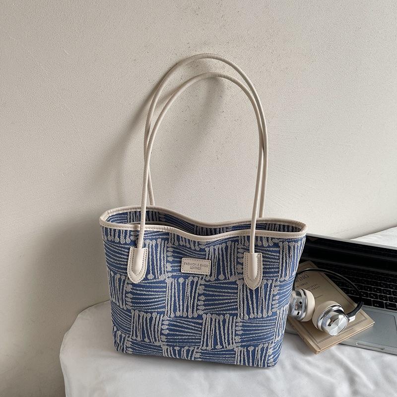 Retro large-capacity bag women's autumn and winter new commuter shoulder bag contrasting color portable tote bag